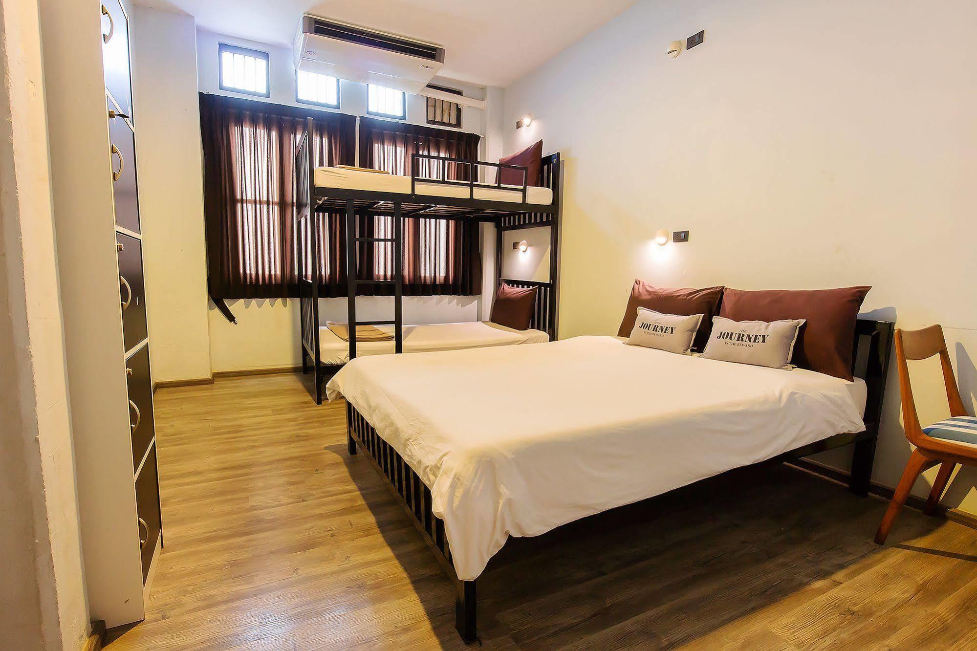 Oldtown Hostel Bangkok Exterior foto